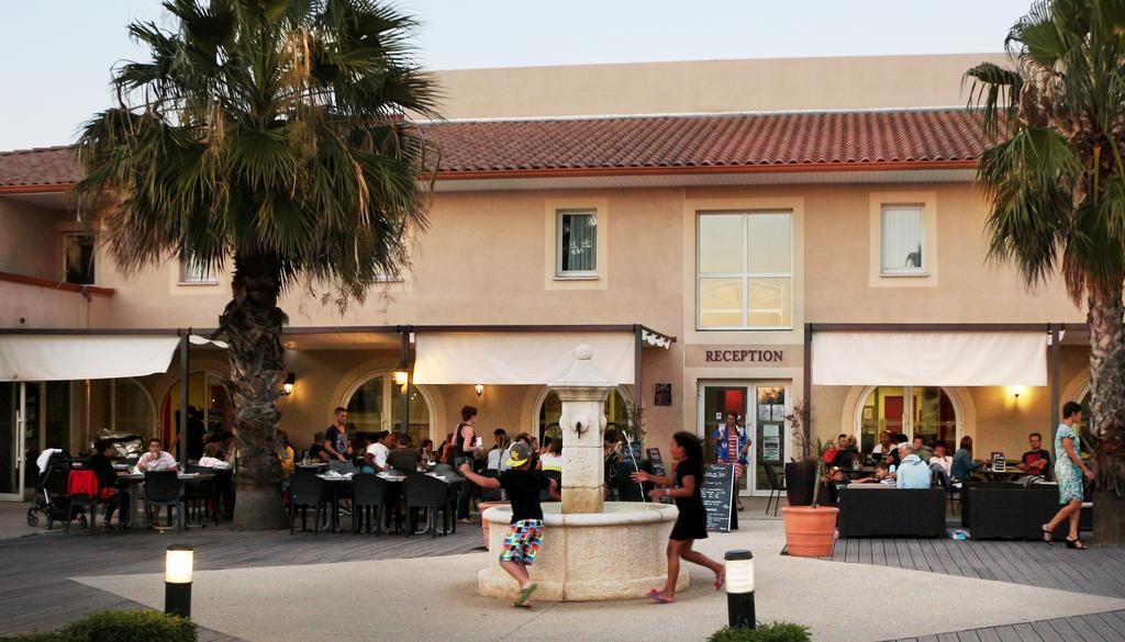 Hotel Restaurant Les Jasses De Camargue Gallargues-le-Montueux Exterior foto